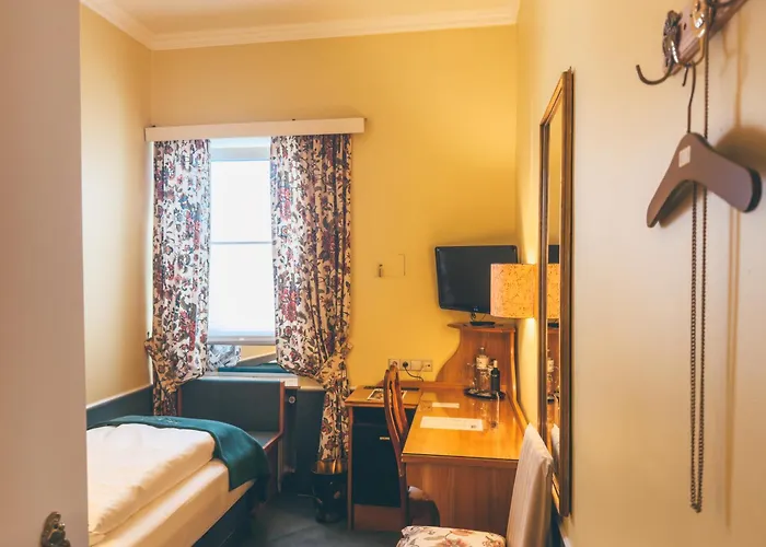 Mittelweg Hotel 3*