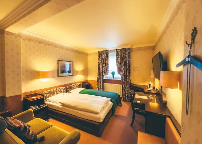 Hotel Mittelweg 3*