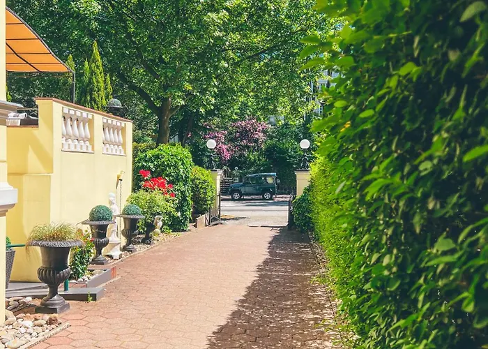 Hotel Mittelweg 3*