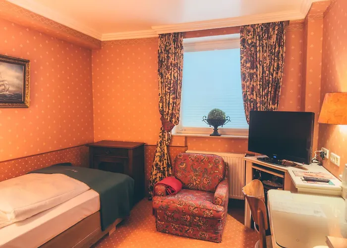 Mittelweg Hotel 3*
